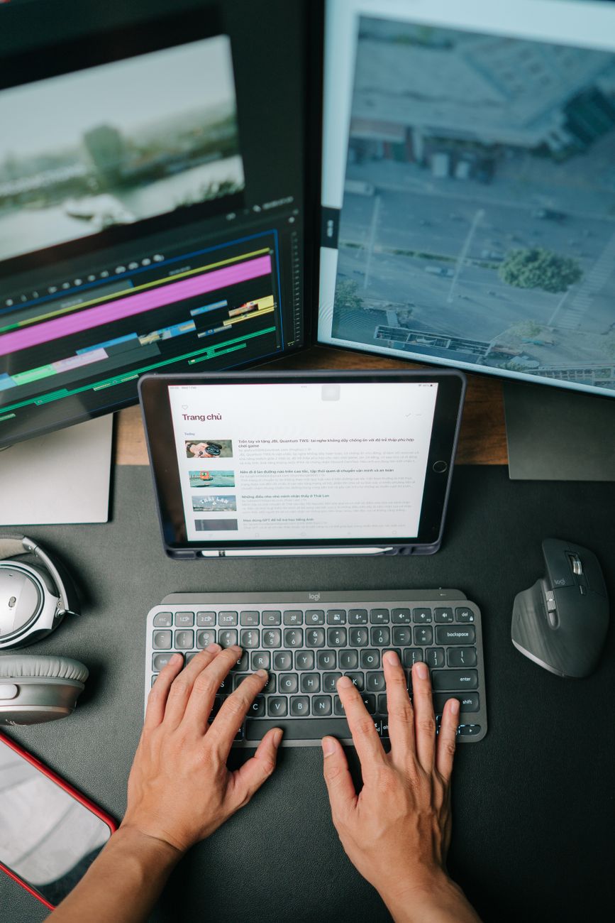 Media technical editor working with multi screen workflow